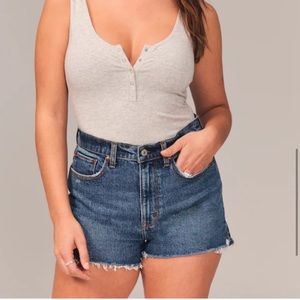 Abercrombie & Fitch the mom short high rise curve love size 28/6 Jean shorts
